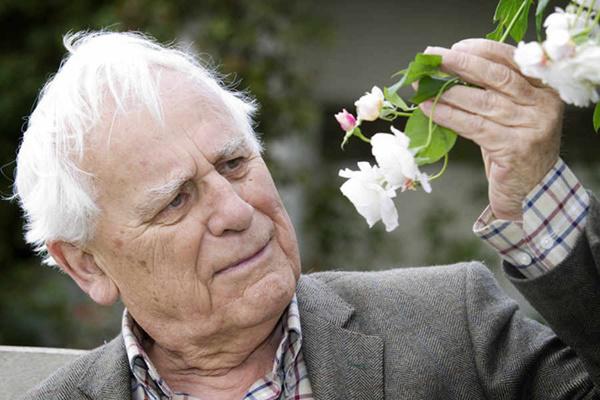 Vĩ nhân hoa hồng qua đời ở tuổi 92, nhìn “di sản” ông để lại mới nghẹn ngào - 2