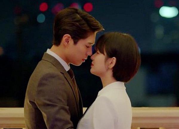 Vừa công khai hôn trai trẻ, Song Hye Kyo vội vã đến phim trường amp;#34;nhận tộiamp;#34; với Song Joong Ki? - 5