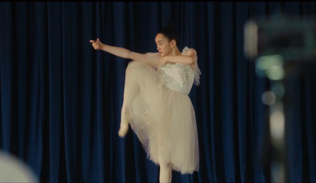 Hồn Papa da Con gái: Cười amp;#34;bể bụngamp;#34; khi ông bố 40 sống amp;#34;trong lốtamp;#34; cô con gái 18 tuổi - 10