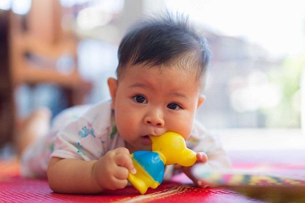 Dấu hiệu trẻ mọc răng và cách chăm sóc phù hợp - 3