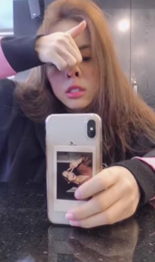 Hoà Minzy tự... đấm vào mặt, véo mũi chứng minh không hề phẫu thuật thẩm mỹ - 4