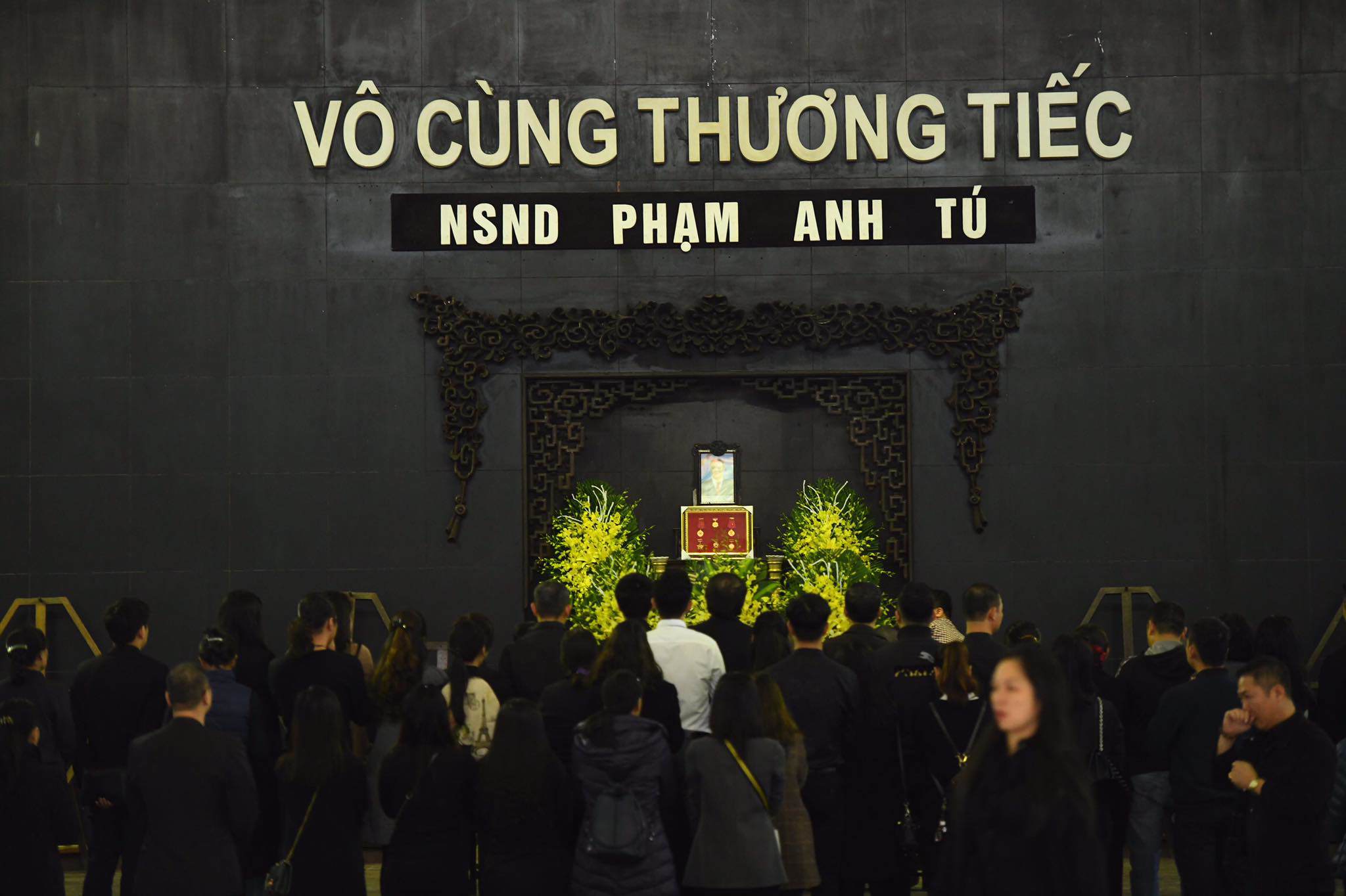 Xuân Bắc và các nghệ sĩ thương khóc cố NSND Anh Tú về với đất - 2