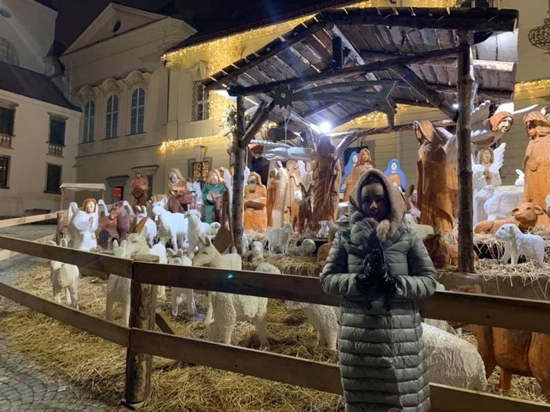 Đang có chuyến lưu diễn ở Tiệp Khắc, Vy Oanh khoe nhiều hình ảnh đón Noel tươi vui ở nước ngoài khiến fan thích thú.
