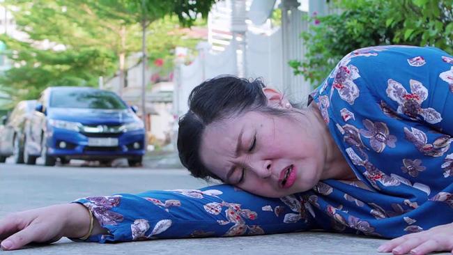 Gạo Nếp Gạo Tẻ: Đi amp;#34;đòiamp;#34; chồng con về cho Hân, bà Mai bị Phúc xô ngã phải nhập viện - 6