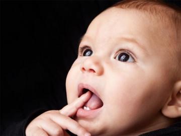 Dấu hiệu trẻ mọc răng và cách chăm sóc phù hợp