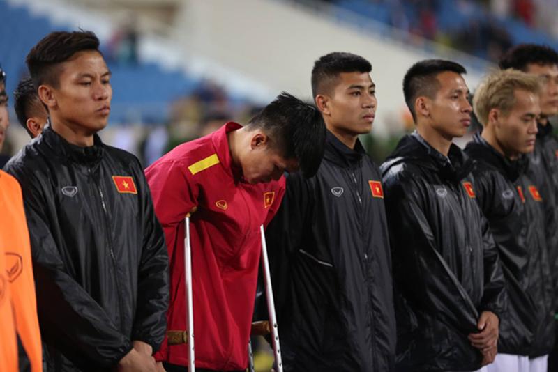Bởi lẽ, hôm qua thông tin chàng cầu thủ 23 tuổi Lục Xuân Hưng phải nói lời chia tay Asian Cup 2019 đã được công bố.
