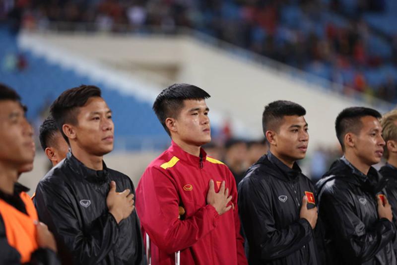 Và đó là một ngày Giáng sinh buồn của nam cầu thủ trẻ đội tuyển Việt Nam.
