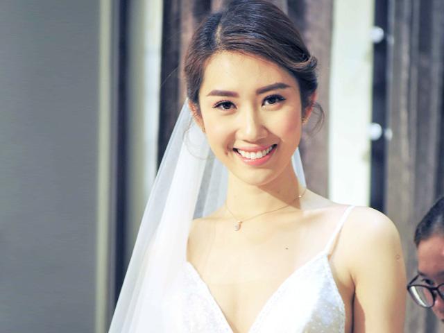 Bị cả nhà giục kết hôn, Hân Hoa hậu Thúy Ngân thản nhiên: 30 tuổi mới lấy chồng