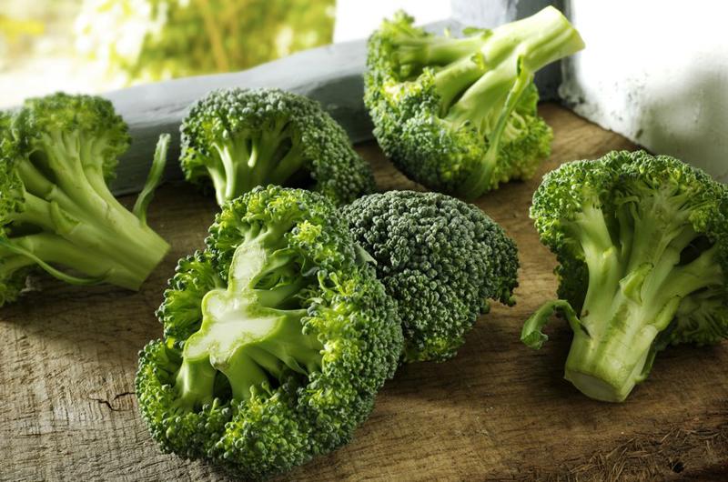 Ăn bông cải xanh và súp lơ sẽ làm tăng lượng glucosinolate trong cơ thể, hỗ trợ sản xuất enzyme trong gan. Bông cải xanh còn được ví như thần dược có thể phòng ngừa được 8 loại ung thư.


