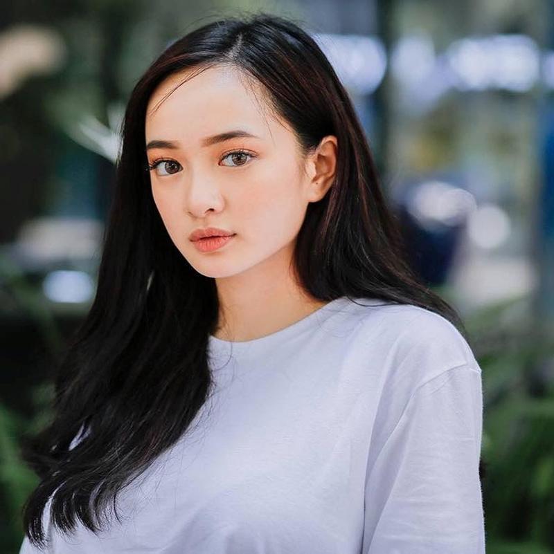 Sau thành công quá lớn của Em chưa 18, Kaity Nguyễn và gia đình cần tới 1 năm để thích ứng với sự nổi tiếng bất ngờ và tính chất của công việc diễn xuất.
