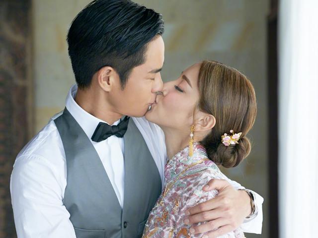 Ngôi sao 24/7: Sắp có cậu ấm, ông chồng đáng tuổi bố thưởng vợ Hoa hậu quà gây sốc