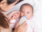 Làm mẹ - Cách xử trí khi trẻ sơ sinh bị ọc sữa theo chuẩn bác sĩ