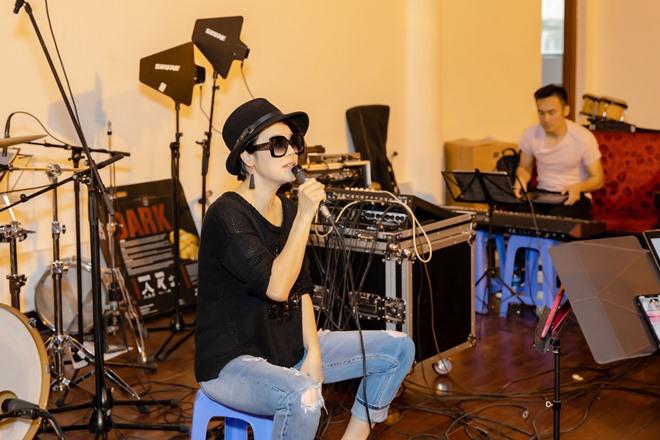 Ca sĩ Thu Phương về Hà Nội, hăng say tập luyện cho đêm nhạc An Thuyên - 6