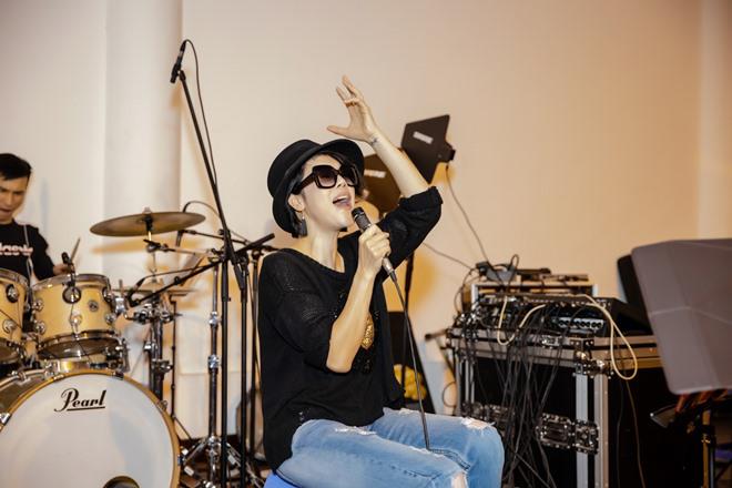 Ca sĩ Thu Phương về Hà Nội, hăng say tập luyện cho đêm nhạc An Thuyên - 5