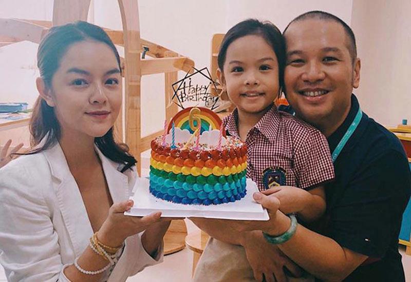 Năm vừa qua là một năm sóng gió với Phạm Quỳnh Anh khi chính thức tuyên bố làm mẹ đơn thân, kết thúc cuộc tình 10 năm và 6 năm hôn nhân với ông bầu Quang Huy.
