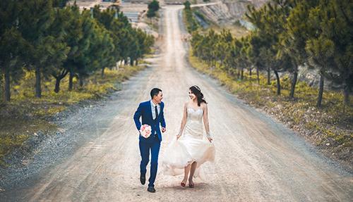 Ảnh cưới tại nghĩa trang của cặp đôi yêu 7 ngày là cưới - 7