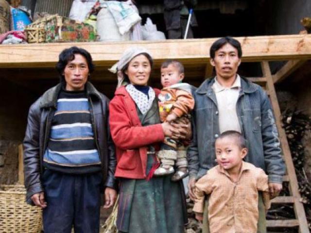 Nơi cô dâu chăn gối với cả em trai chồng, con gái được chia sẻ chồng với mẹ