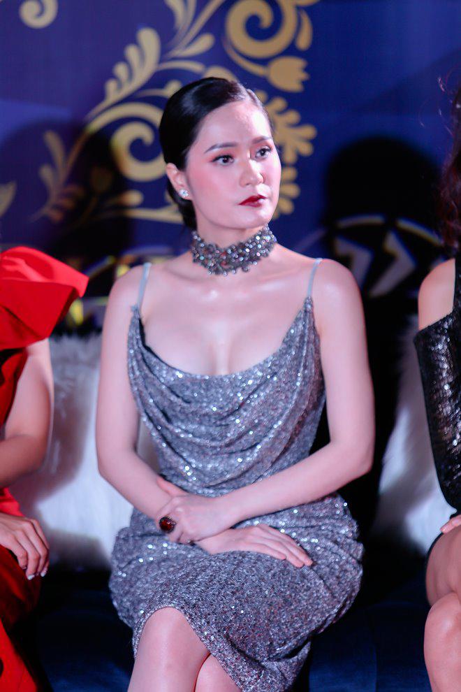 Sốc: Giám khảo Việt ôm lợn lên thảm đỏ khiến giám khảo khác amp;#34;khinh bỉamp;#34; - 3