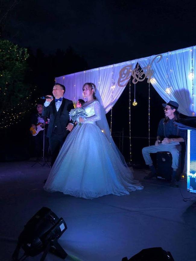 Mặc váy cưới xinh đẹp nhưng vợ của Tiến Đạt lộ bụng to lùm lùm, vướng nghi vấn mang bầu - 13