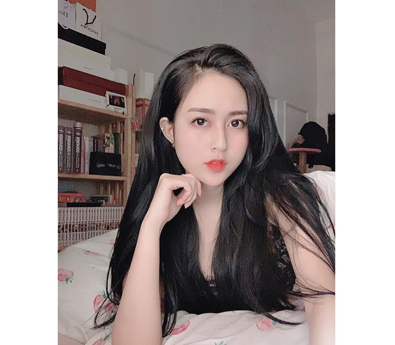 Sở hữu gương mặt baby cùng làn da trắng mịn, Nguyễn Hà Trang được biết tới là một trong những hotgirl thu hút mạnh mẽ sự chú ý của cộng đồng mạng.
