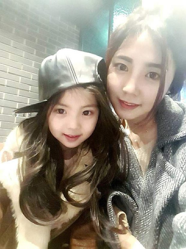 Cô bé 6 tuổi quá đẹp bị nghi dùng app chỉnh ảnh, nhìn mẹ dân tình mới chịu tin - 3