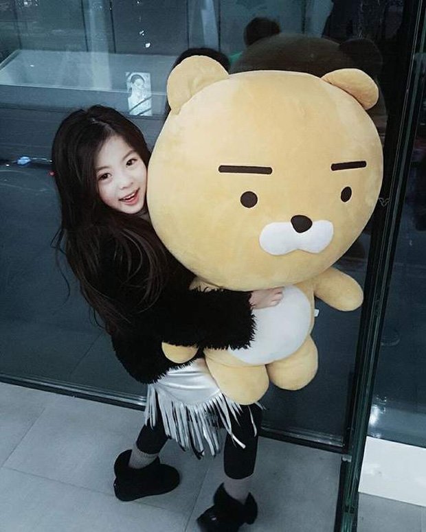 Cô bé 6 tuổi quá đẹp bị nghi dùng app chỉnh ảnh, nhìn mẹ dân tình mới chịu tin - 7