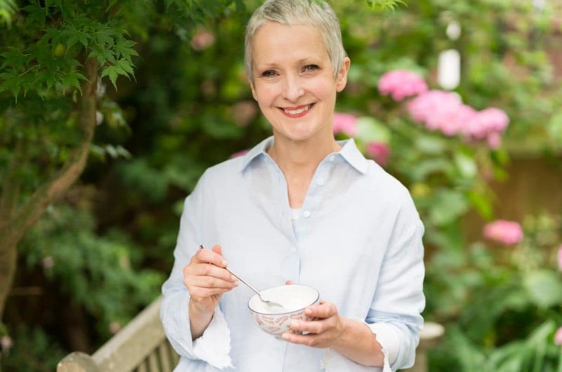 Chuyên gia dinh dưỡng Jane Clarke, người đã có kinh nghiệm làm việc hơn 30 năm đã chia sẻ 6 loại thực phẩm có thể giúp chúng ta giảm bớt những tác động của ô nhiễm môi trường.
