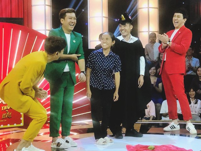 Bà Tân Vlog bị đồn ẵm giải 100 triệu đồng, khán giả liền đòi bỏ xem Thách thức danh hài