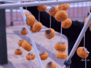 Bếp Eva - Mẹ Việt ở Úc mách cách làm hồng treo gió đang được chị em mê mẩn