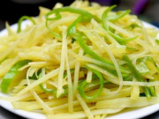 Bếp Eva - Bảo sao chị em cứ xào khoai tây bị dính chảo, hóa ra đã quên một bước đơn giản này