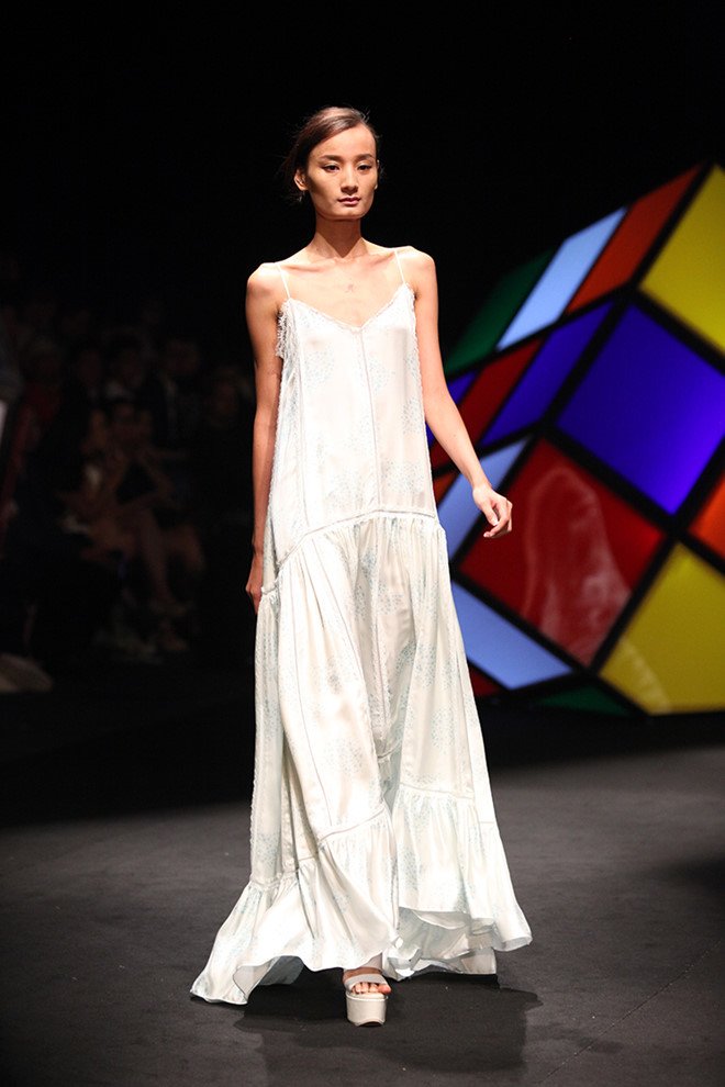 Hết thời bị gọi amp;#34;bộ xương di độngamp;#34;, mỹ nhân Việt càng tăng cân càng quyến rũ - 1