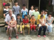 Bà bầu - Lấy chồng hơn 20 tuổi, mẹ đẻ sòn sòn 15 con, chính phủ phải cho tiền mua bao cao su