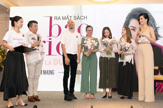 Dàn mẫu thế hệ đầu mừng Vũ Cẩm Nhung ra tự truyện kể về những nỗi đau cuộc đời - 4