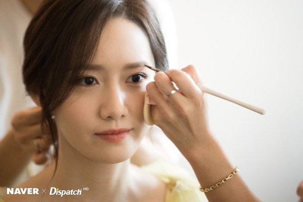 Yoona (SNSD): Từ cô gái ngoan hiền bất ngờ amp;#34;chơi lớnamp;#34; xẻ ngực, vẫn đẹp nghiêng nước nghiêng thành - 3