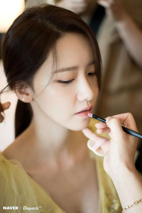 Yoona (SNSD): Từ cô gái ngoan hiền bất ngờ amp;#34;chơi lớnamp;#34; xẻ ngực, vẫn đẹp nghiêng nước nghiêng thành - 4