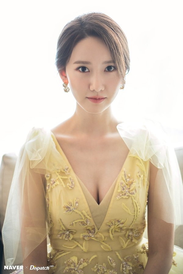Yoona (SNSD): Từ cô gái ngoan hiền bất ngờ amp;#34;chơi lớnamp;#34; xẻ ngực, vẫn đẹp nghiêng nước nghiêng thành - 8