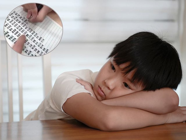 Cậu bé 16 tuổi viết chữ như đánh máy, nhưng mẹ cậu bé thở dài đó là một căn bệnh