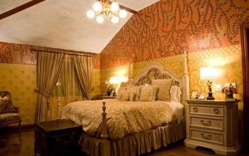 Phòng ngủ như ở cung điện thu nhỏ.
