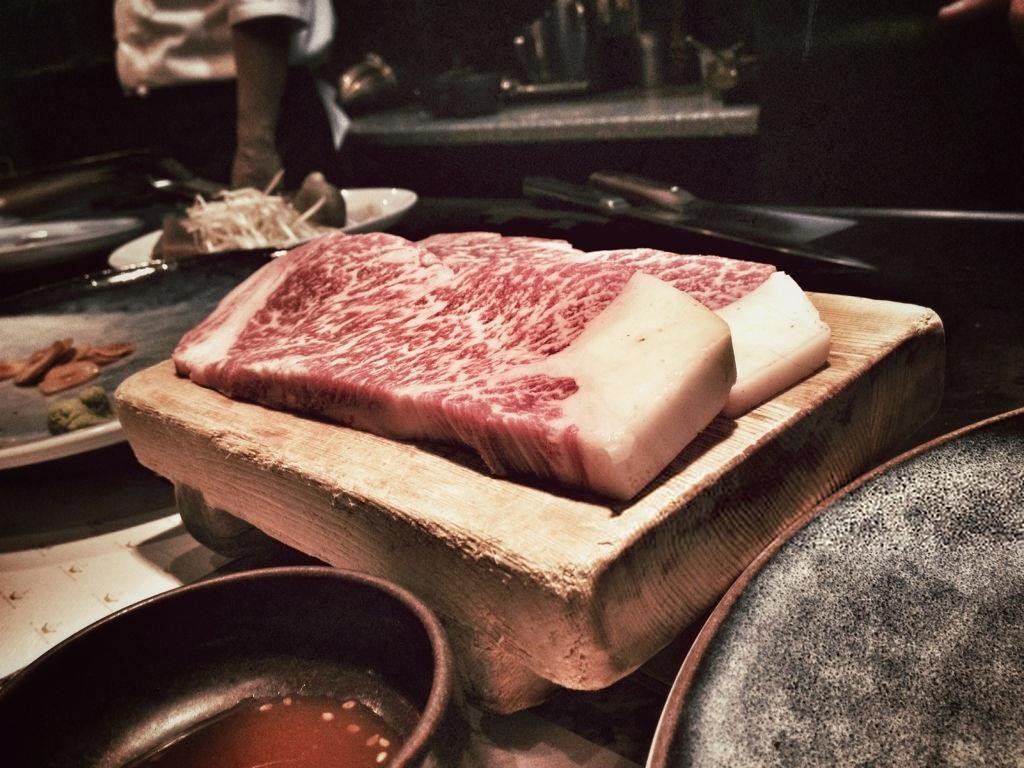 Bò Kobe có thật sự sống như ông hoàng trước khi trên bàn mổ - 1