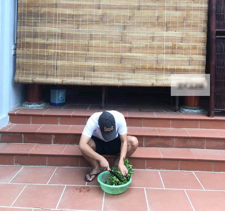 den gio com vo van di choi, chong truong ho cam dao roi hanh dong khien ai cung "het hon" - 1