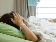 Bà bầu - Sinh con không có nét nào giống chồng, vợ âm thầm đi xét nghiệm mới "vỡ lở"