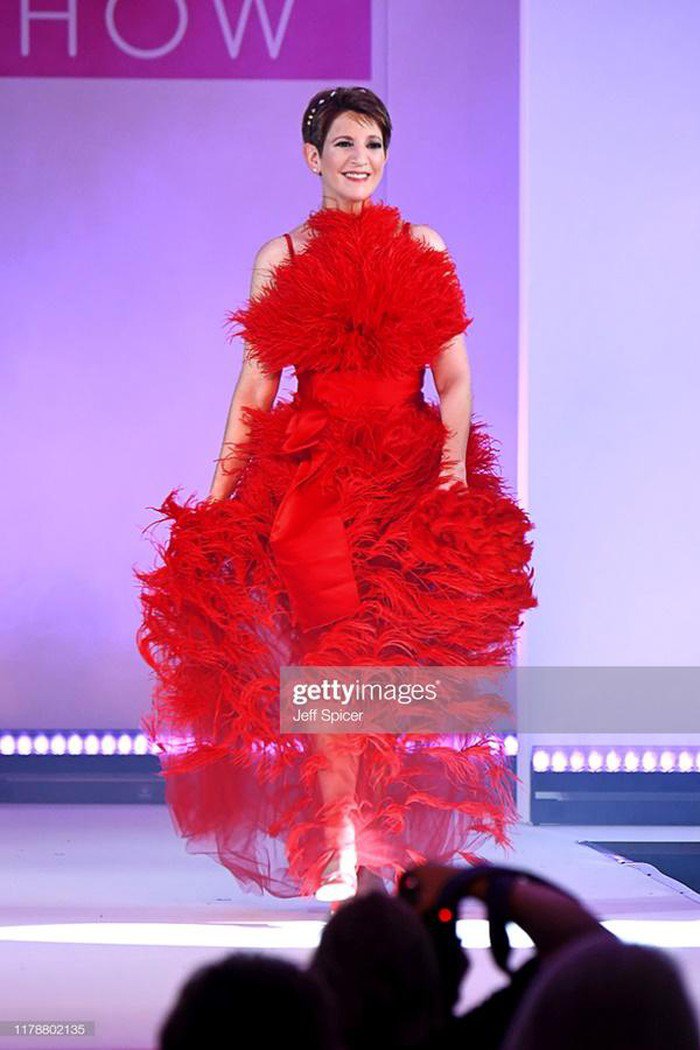 Thiết kế của Trần Hùng xuất hiện tại show thời trang từ thiện lớn tại Anh quốc - 1