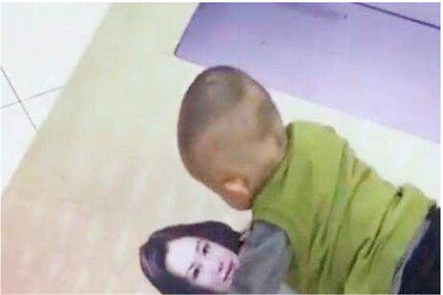 vao sieu thi, con lam dieu khien bo me muon “don tho”, nguyen nhan vi chuyen than mat o nha - 1