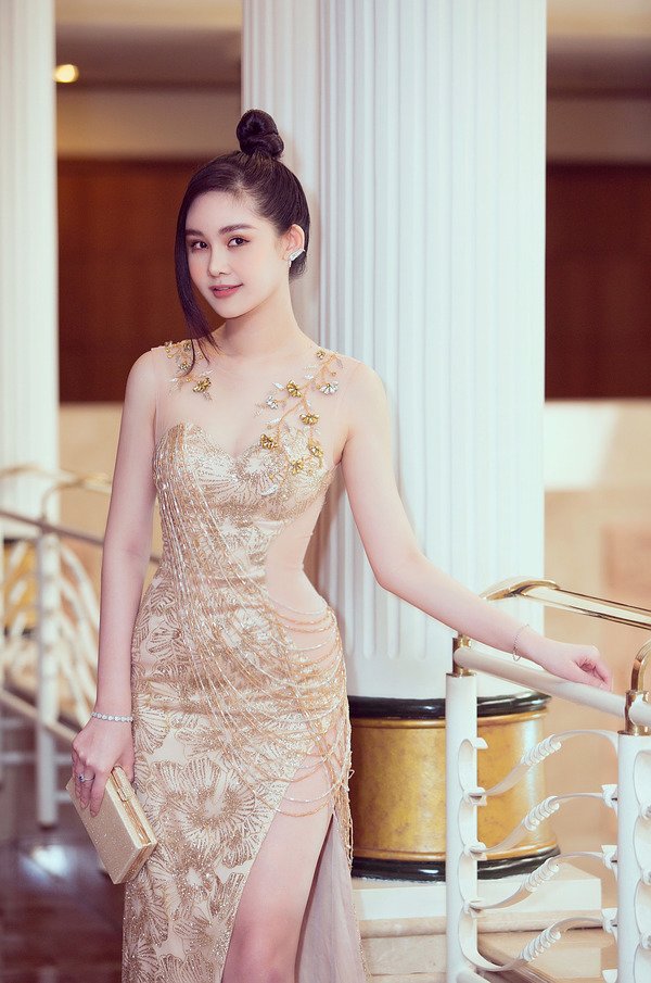 Lâu lắm Lê Âu Ngân Anh mới amp;#34;đốt mắtamp;#34; dân tình với màn lên đồ quyến rũ thế này - 5