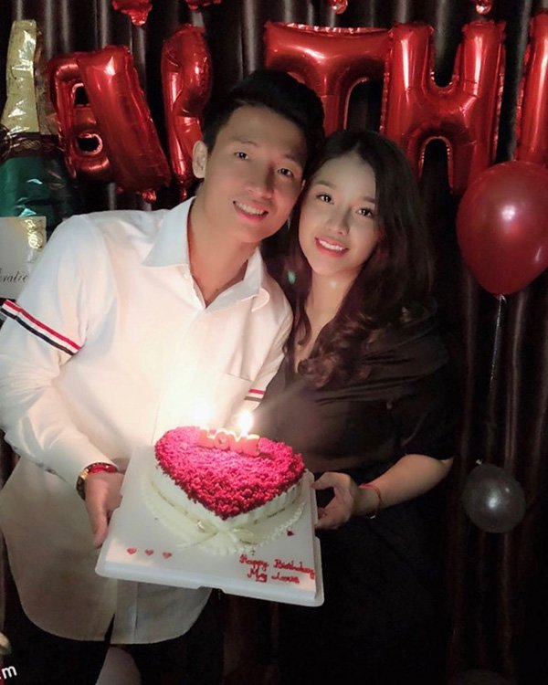 Trước giờ G: Dàn WAGs Việt Nam và Malaysia đọ sắc nảy lửa, bất phân thắng bại - 3