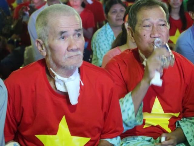 “Hãy trân trọng từng phút giây”: Câu chuyện khó quên về cụ ông ung thư của bác sĩ trẻ