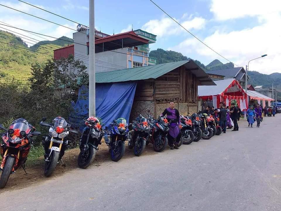 xuat hien doan ruoc dau mac do dan toc thieu so, cuoi mo to phan khoi lon o lao cai - 1