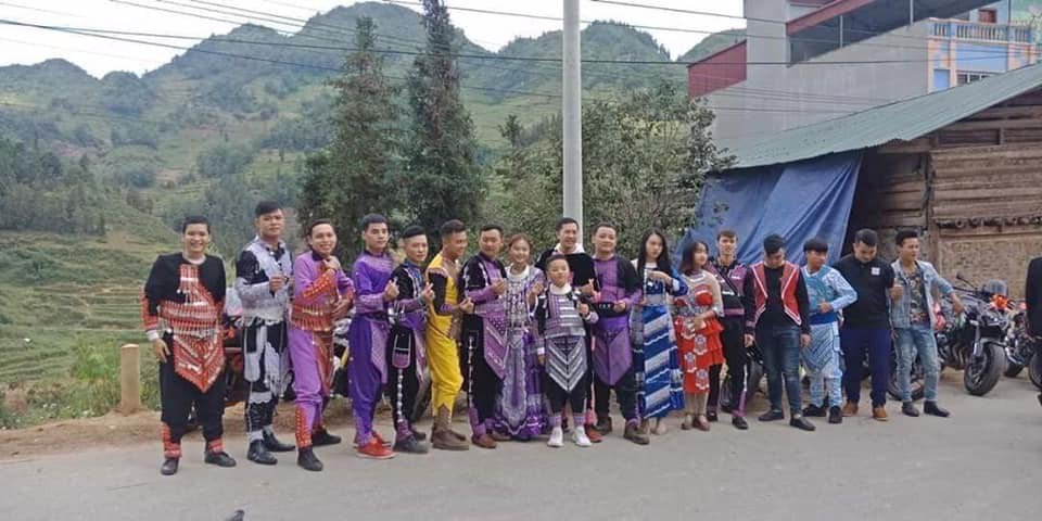 xuat hien doan ruoc dau mac do dan toc thieu so, cuoi mo to phan khoi lon o lao cai - 5