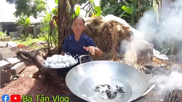 Bà Tân Vlog bị tố gian dối khi nấu cháo cho trẻ, dân mạng yêu cầu amp;#34;ngừng tham lamamp;#34; - 3