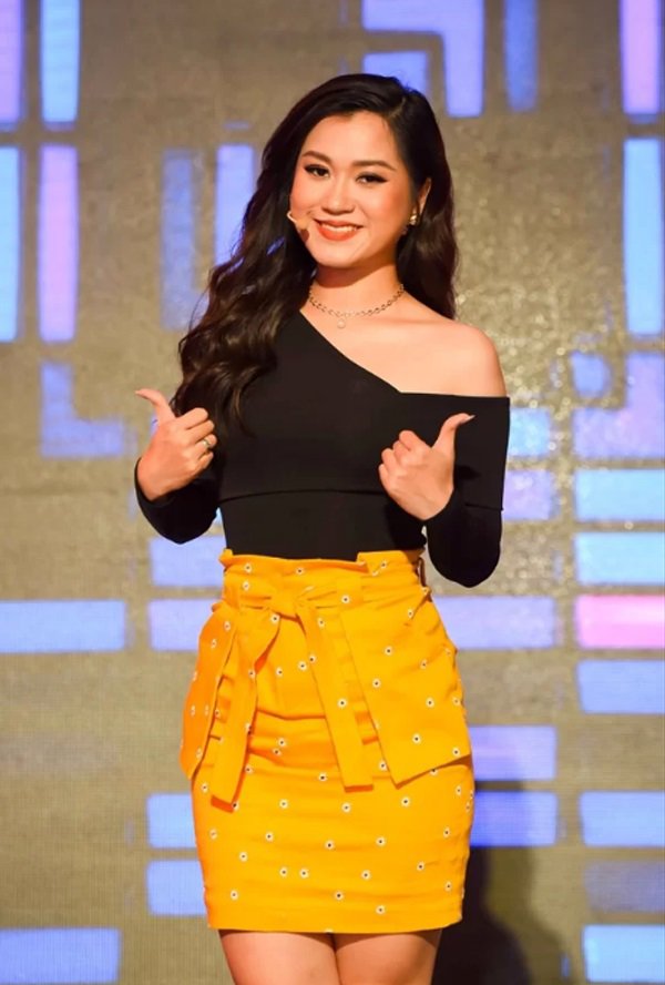 cat phang mai toc dai da gan bo nhieu nam, lam vy da khien fans suyt khong nhan ra - 1